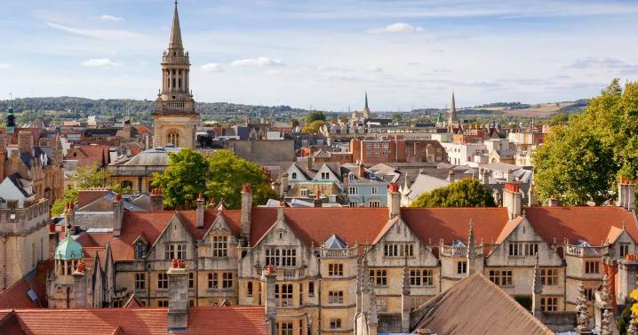 Oxford University academics 'rely on charities for food and showers'