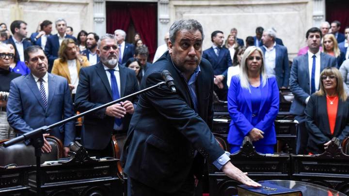 Juró Prades y defendió la salud y la educación