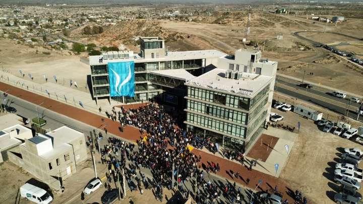 YPF lanza el Instituto Vaca Muerta con ocho carreras y 17.000 empleos proyectados para 2030