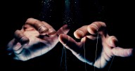Cinco indicadores clave para reconocer a una persona dominante.