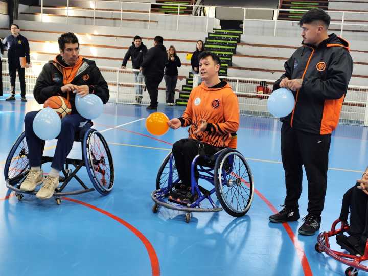 Parral conforma primer equipo de básquetbol en silla de ruedas
