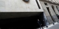 Mercados: el riesgo país roza los 900 puntos en medio de la tensión preelectoral