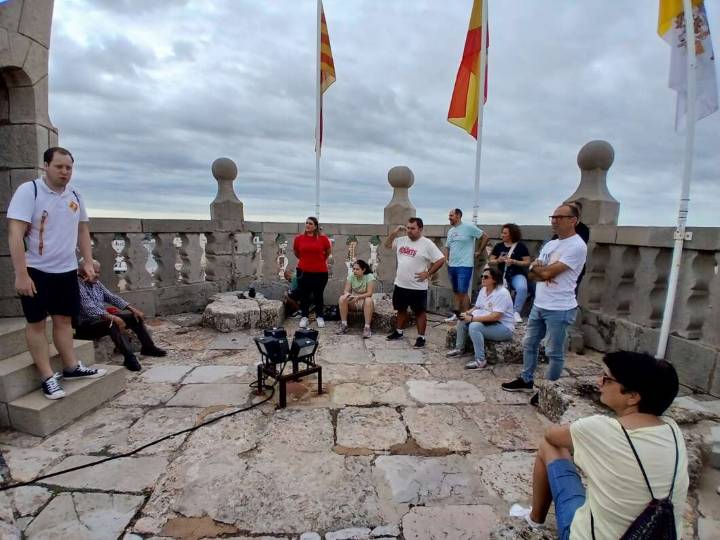 Unes 300 persones han participat en la tradicional pujada al campanar de l'església Arciprestal