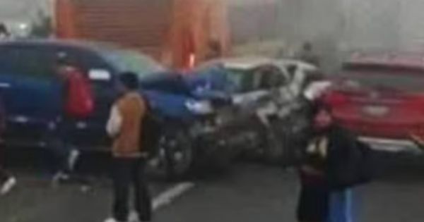 Choque masivo en una carretera norteña: 14 vehículos destruidos