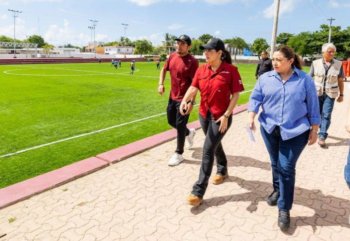 Histórico: todos los campos de fútbol cuentan con pasto sintético en Playa del Carmen