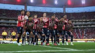 Serenata a las Chivas termina con bronca entre sus aficionados