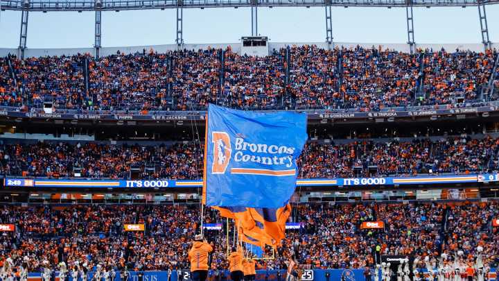 How many NFL stadiums have retractable roof? Broncos look to add to it