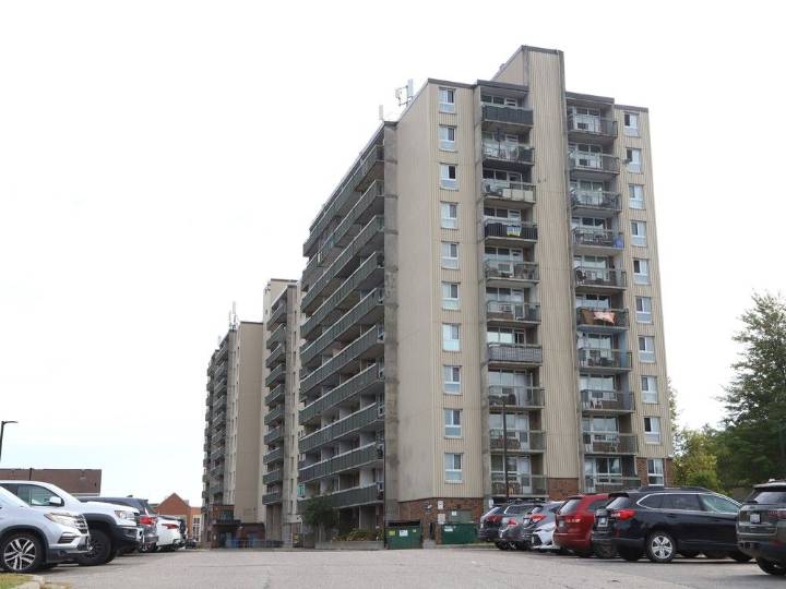 Tenants at 1960 Paris St. living in 'fear,' workers say 