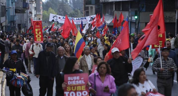 Noboa impulsa bonos de Ecuador al mantener el fin de subsidios pese a protestas