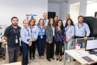 Saluda Marcela Herrera al personal del Centro de Justicia