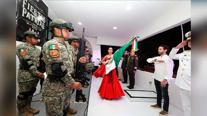 Ana Paty Peralta encabeza con honor y patriotismo Grito de Independencia en Cancún