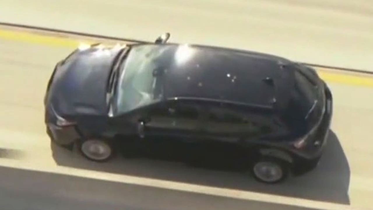LIVE: Police chase underway involving possible murder suspect in Los Angeles
