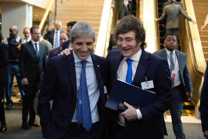 Las reservas subieron US$300 millones y en el mercado creen que el Tesoro compró dólares