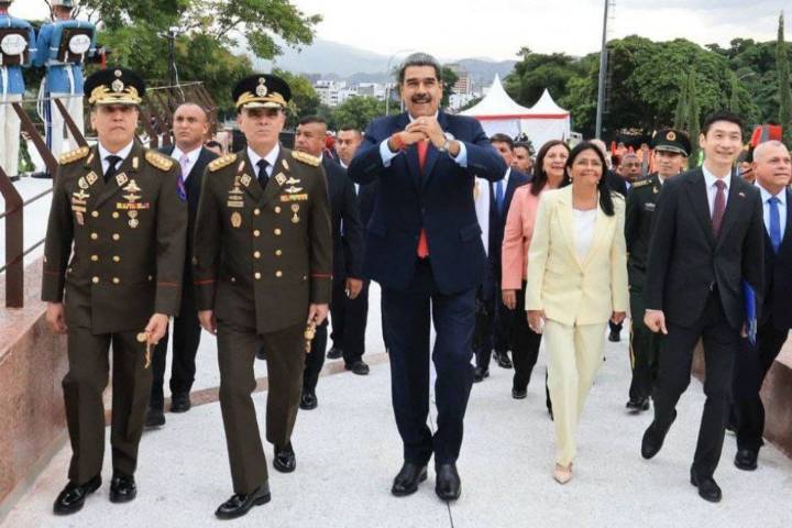Maduro afirma que "Venezuela está de pie" ante nueva embestida del imperialismo
