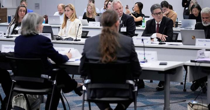 Kennedy's vaccine advisers decline to recommend COVID