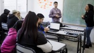 Cada vez menos chicos terminan el secundario a tiempo: los motivos y qué hacer para revertir la tendencia