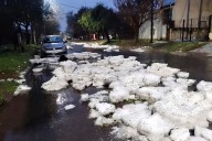 Alertas en gran parte del país. Cancelaciones, complicaciones y una caída de granizo histórica, los efectos del temporal