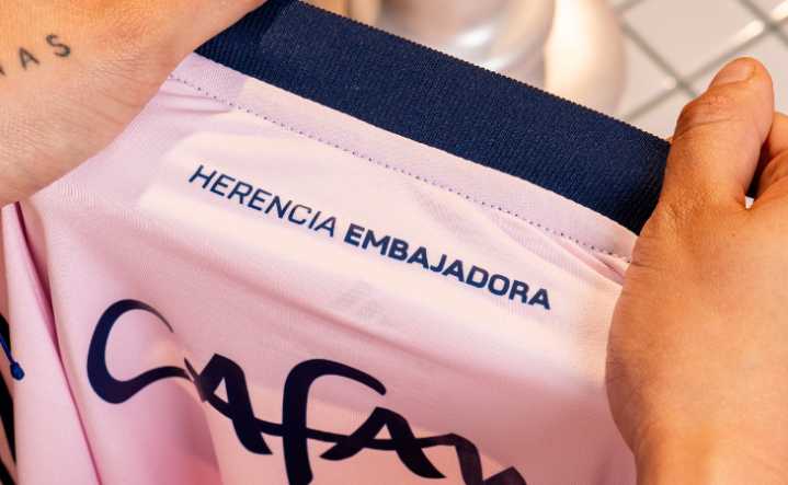 Millonarios y Adidas lanzan tercera camiseta 2025 con diseño rosado