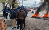 Trabajadores despedidos de una empresa protestan en el Parque Industrial