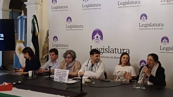 Masiva audiencia en la Legislatura contra la persecución de Jorge Macri al maestro Federico Puy