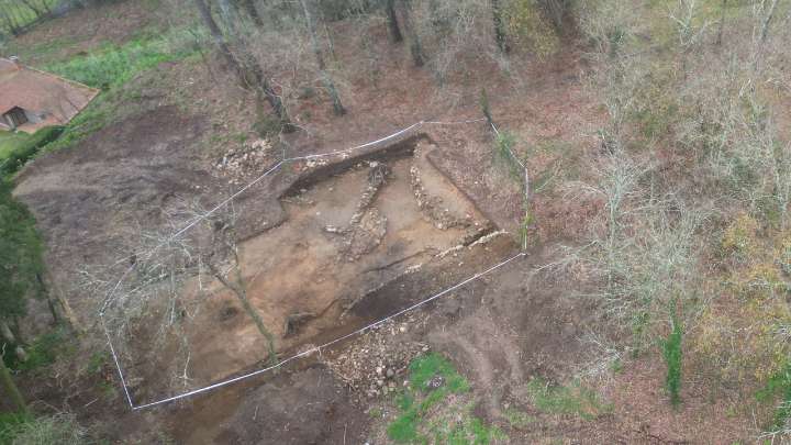 Una construcción de estilo romano única en Galicia sorprende en el castro de Pereiras