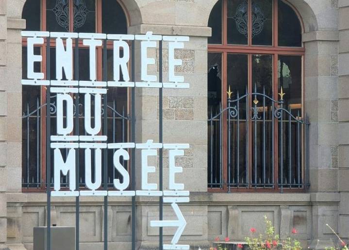 French museum hit by $11M porcelain works heist