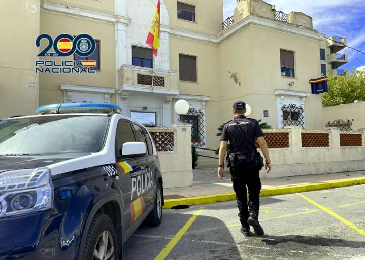 Dos detenidos por filtrar imágenes íntimas de una amiga con su pareja de un teléfono en Dénia