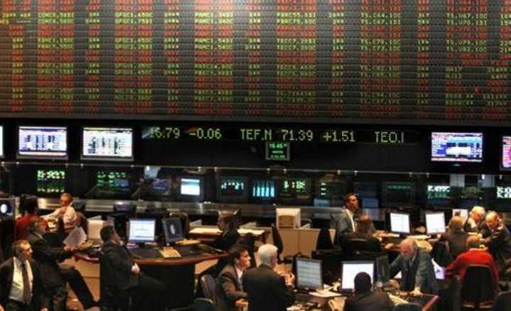 El riesgo país escaló hasta casi 900 puntos