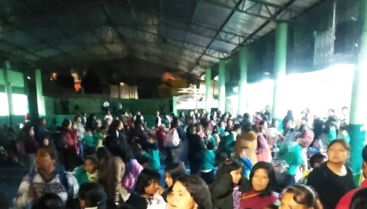 Encierran en Zacualtipán a alumnos, padres y profesores