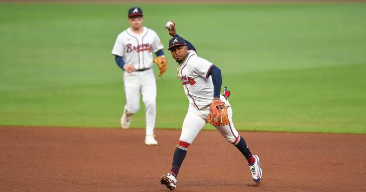 Braves’ Ozzie Albies suffers fractured hamate bone in left hand