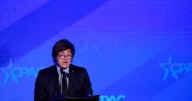 Javier Milei sobre la dolarización: dijo que hay que «adecuar el sistema» y habló de una consulta popular