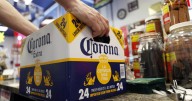 Constellation Brands reduce pronóstico de ventas mientras consumidores en EEUU compran menos cerveza