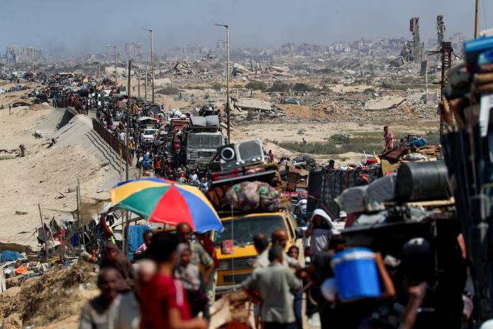 Israel abre ruta de salida de la ciudad de Gaza por 48 horas mientras avanzan los tanques