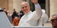 El papa León XIV cumple 70 años y celebra su primer aniversario como líder de la Iglesia Católica