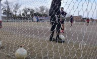 Dos muertes en canchas de fútbol de Córdoba: fallecieron un adolescente y un hombre