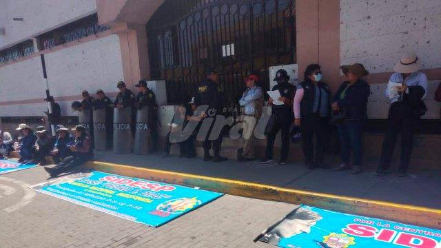 Huelga de docentes de institutos superiores deja sin clases a 7500 estudiantes en Arequipa