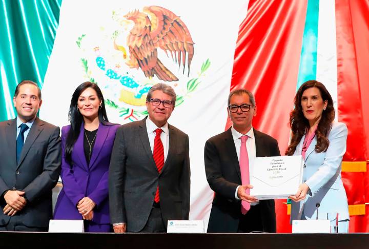 Aranceles a importaciones fuera del TLC y más impuestos a refrescos y tabaco