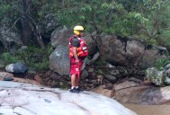 Senderista de Manzanillo muere tras caer en cascada de ocho metros en Jalisco