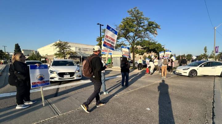 10,000 Ontario college support staff remain on Strike as talks collapse