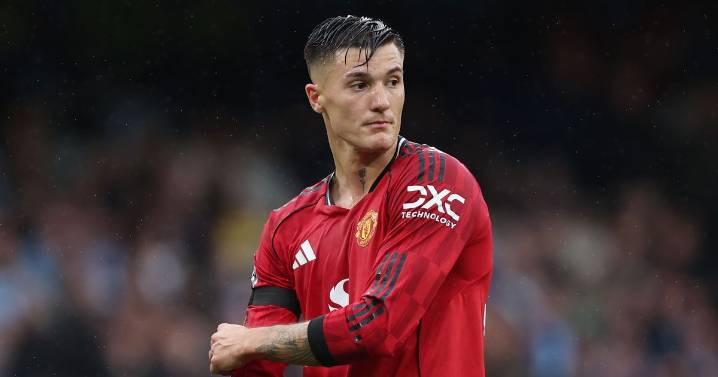 Benjamin Sesko told to storm off training ground as Man Utd frustrations rise up