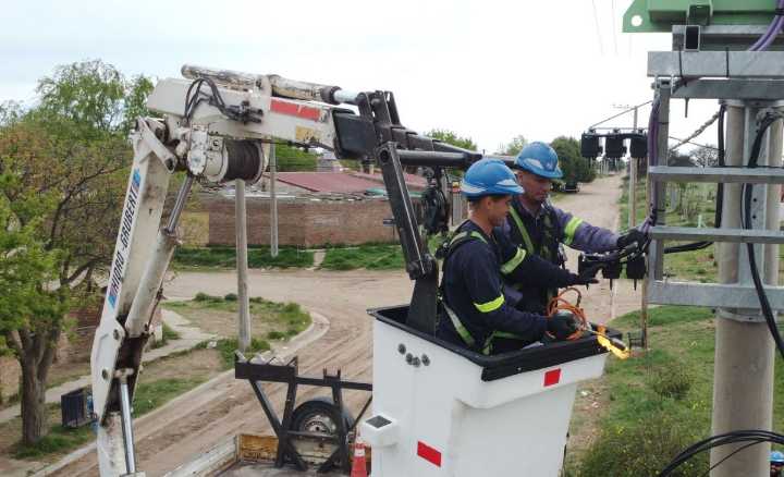 La obra eléctrica en el barrio Micaela García tiene un progreso del 60%