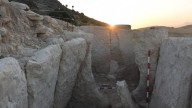 Los arqueólogos hallan en Málaga un dolmen de hace 5.000 años que es una de las estructuras funerarias más monumentales de Andalucía