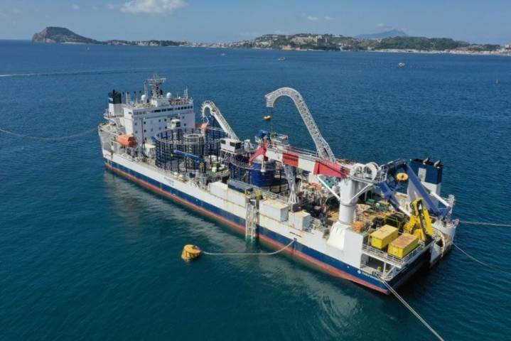 36 kilómetros de tendido a 1.145 metros de profundidad: así es el cable que une Tenerife y La Gomera