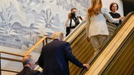 ¿Sabotaje o accidente? Trump se pregunta por qué la escalera mecánica de la ONU se paró cuando subía con Melania
