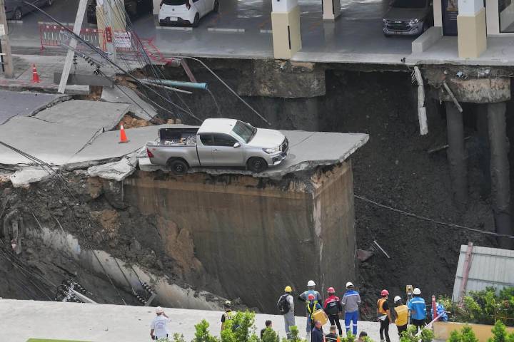 Cómo se originó el cráter en plena calle