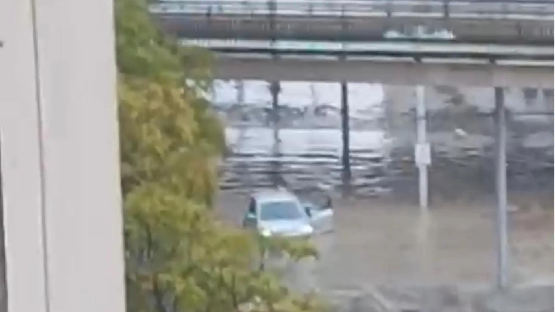 La lluvia y el granizo caído en Zaragoza causan afecciones en el tranvía
