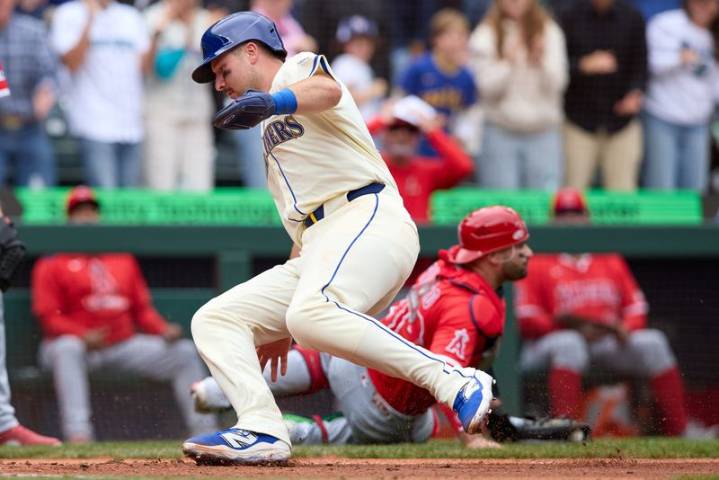 Mariners' Cal Raleigh hits 54th homer, ties Mickey Mantle's switch