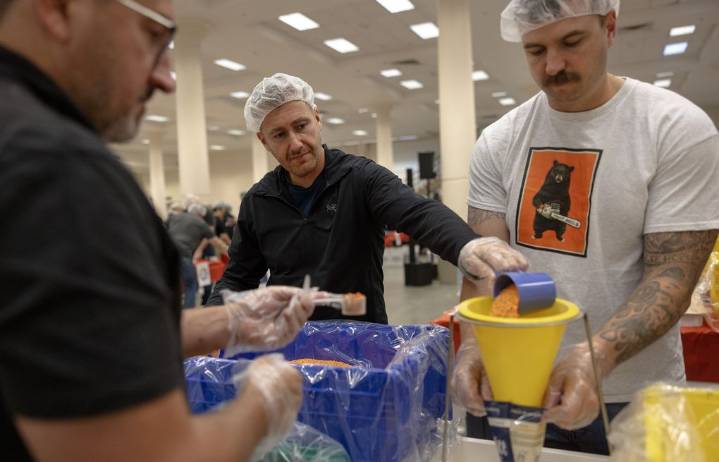 Seattle volunteers pack free meals to mark 9/11 in act of service