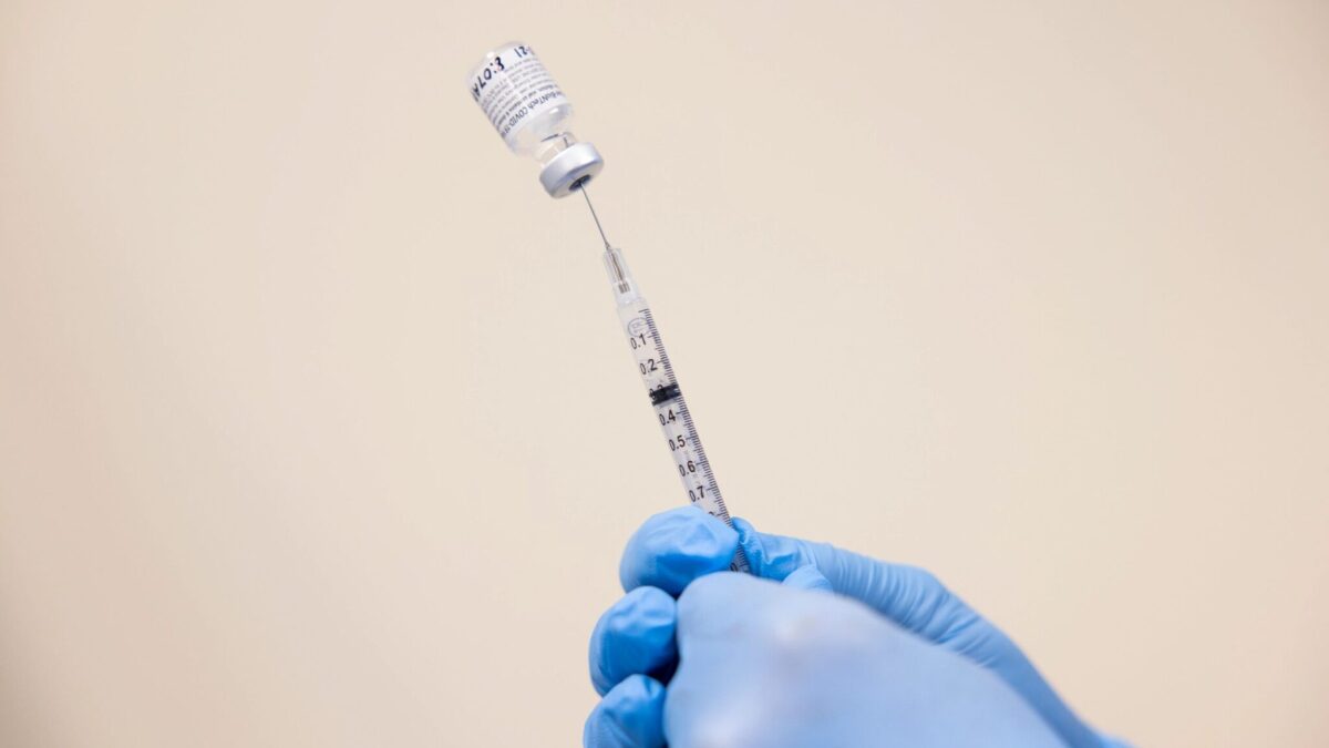 Retired Athens doctor to hold town hall on vaccines