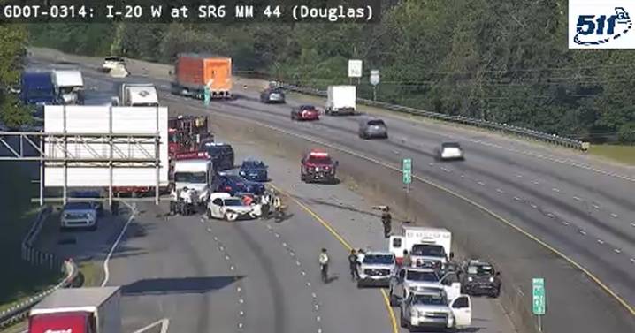 TRAFFIC ALERT: Crash blocks I-20 East in Douglas County